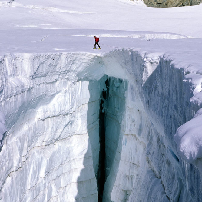 CREVASSE SUR LE GLACIER DU GEANT, CHAMONIX